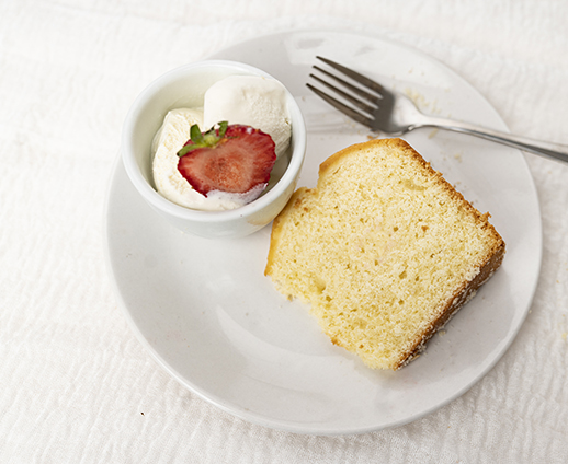 TRACY CAKES makes delicious old fashioned southern pound cakes and other classic desserts, including gluten free. 